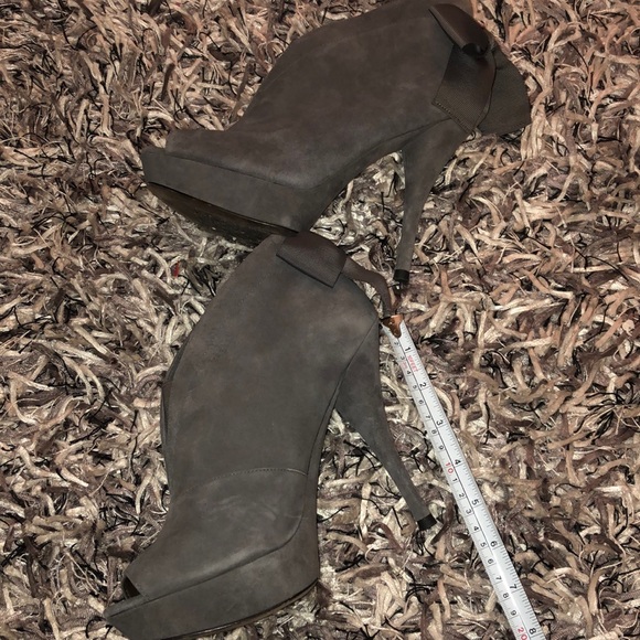 Vera Wang booties size 8 - Picture 2 of 8